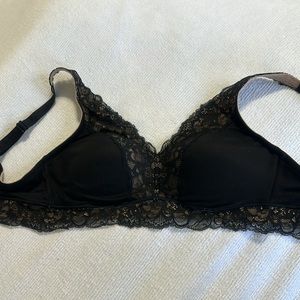 NWOT 36C Warner’s Wire-free Bra with Lace